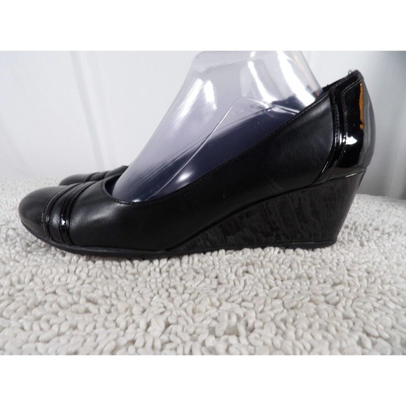 Naturalizer Womens Black Almond Toe Slip On Wedge Pump Heels Size 9 M - Picture 2 of 9